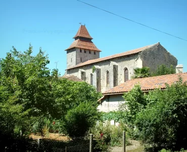 l'église de Castelnau d'Auzan en été